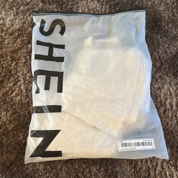 NEW Shein Cream Solid Ruffle Hem Sleeveless Romper Size Large - Picture 7 of 8